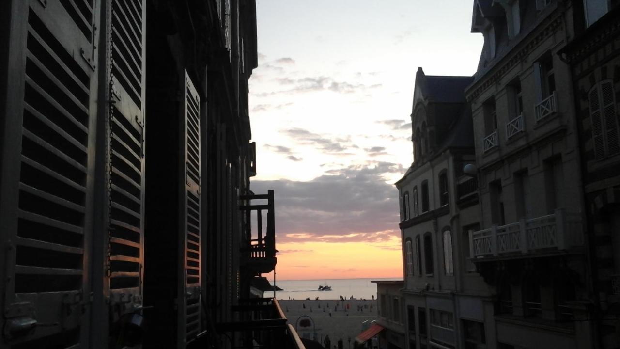 Trouville Centre 2 Pieces Balcon Sur Plage A 30 Metres Trouville-sur-Mer Exterior photo